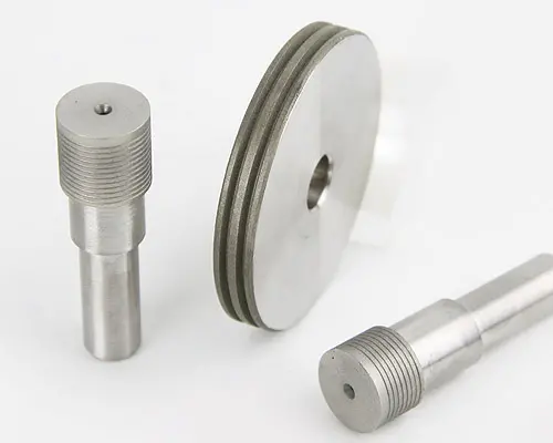 Comment le meulage des bords des plaquettes est-il utilis&eacute; dans le traitement des plaquettes semi-conductrices&nbsp;?